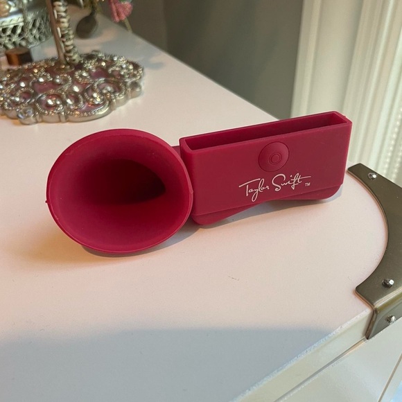 Taylor swift iPhone speaker